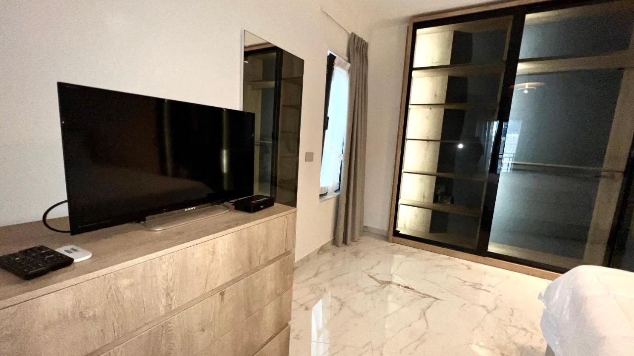 Zeus Tirana Suite Deluxe Экстерьер фото